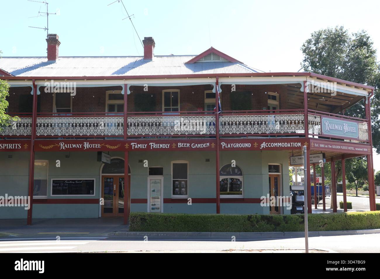 NSW, Australien. November 2025. Das Railway Hotel, Temora. Quelle: Richard Milnes/Alamy Stockfoto