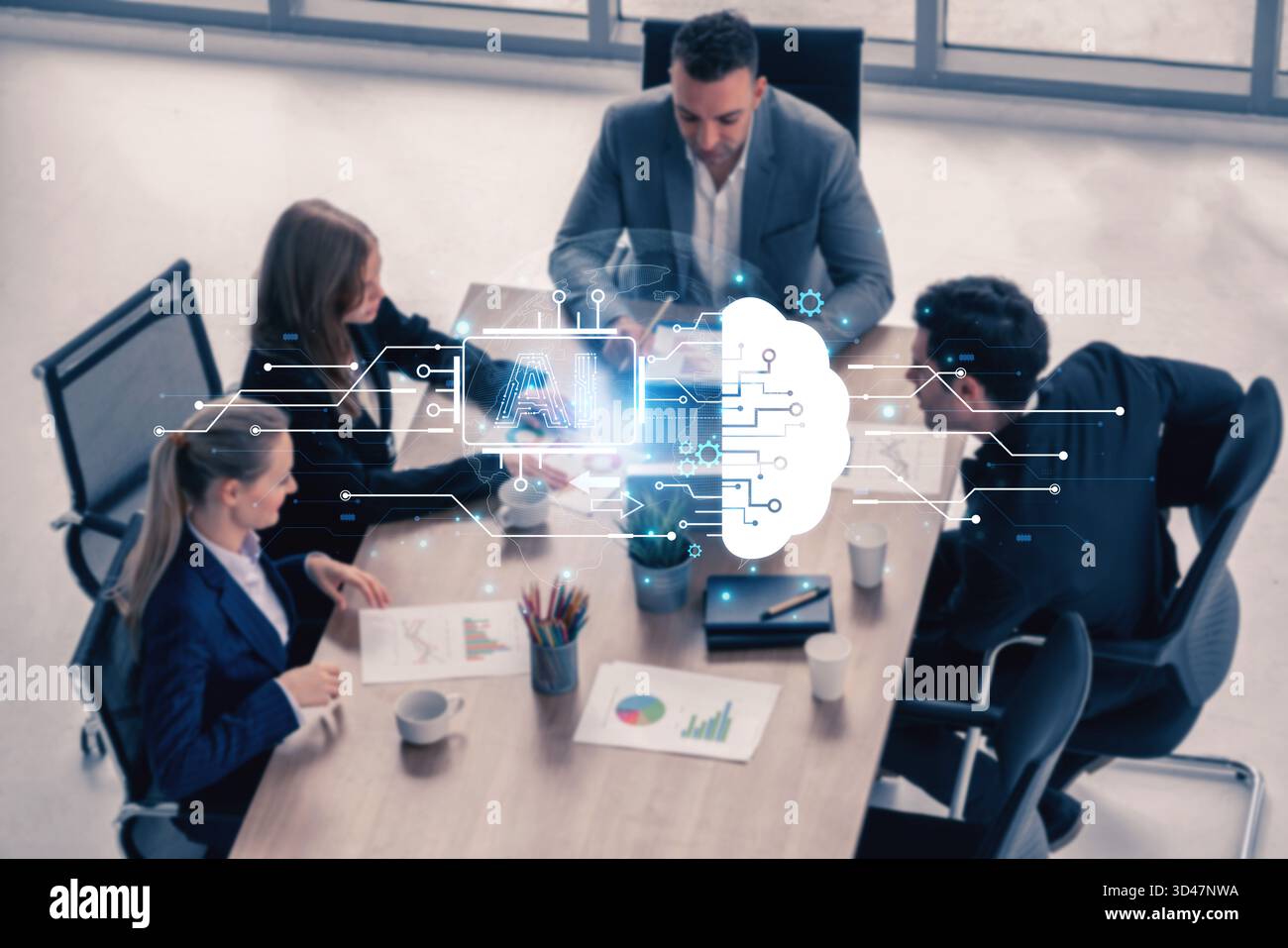 Das Konzept der künstlichen Intelligenz und des maschinellen Lernens. Ein zentraler Prozessor überträgt Informationen an ein Cloud-Gehirn, das ein globales neuronales Gehirn darstellt Stockfoto