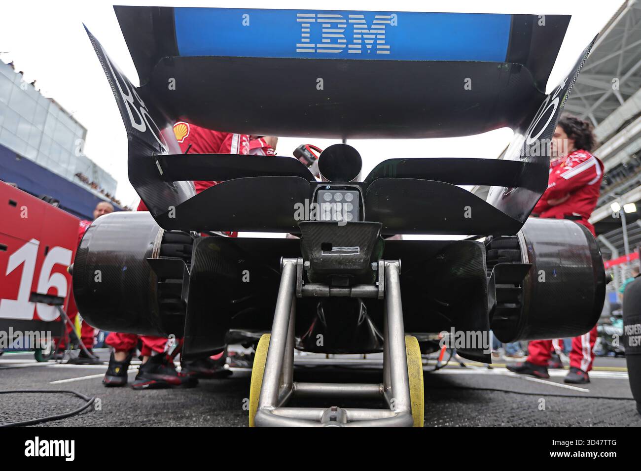 Sao Poulo, Brasilien. November 2025. Detail des Heckflügels des Formel-1-Autos Scuderia Ferrari SF-25 von Charles Leclerc (MON). Während des Sprint-Rennens des F1 Grand Prix von Brasilien im Autodromo Jose Carlos Pace Credit: Action Plus Sports/Alamy Live News Stockfoto