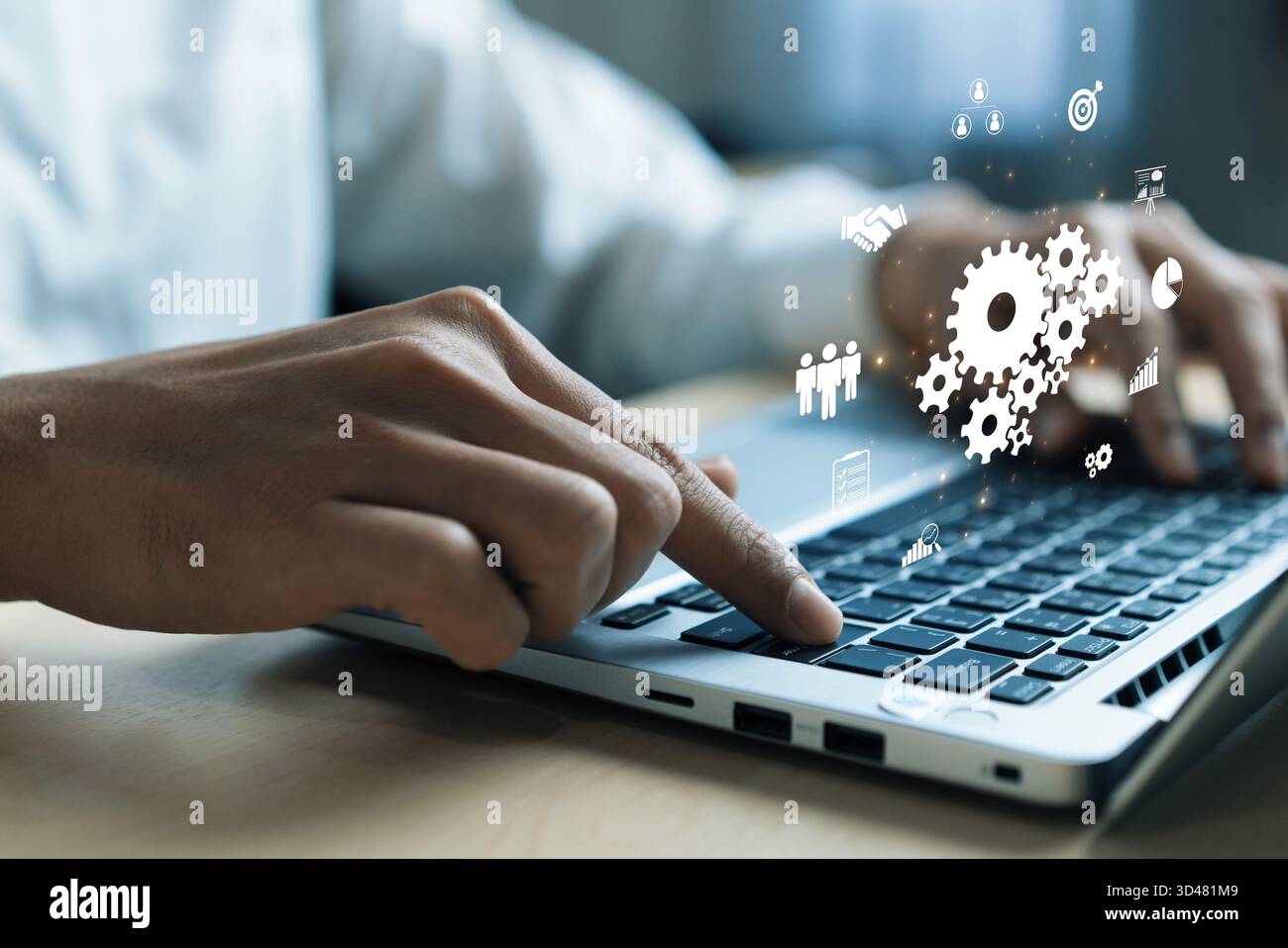 Der Geschäftsmann fördert Teamarbeit und Zusammenarbeit und verbessert so die Teamfunktion und -Produktivität. Verbesserung der Teamarbeit durch strategische Zusammenarbeit und Stockfoto