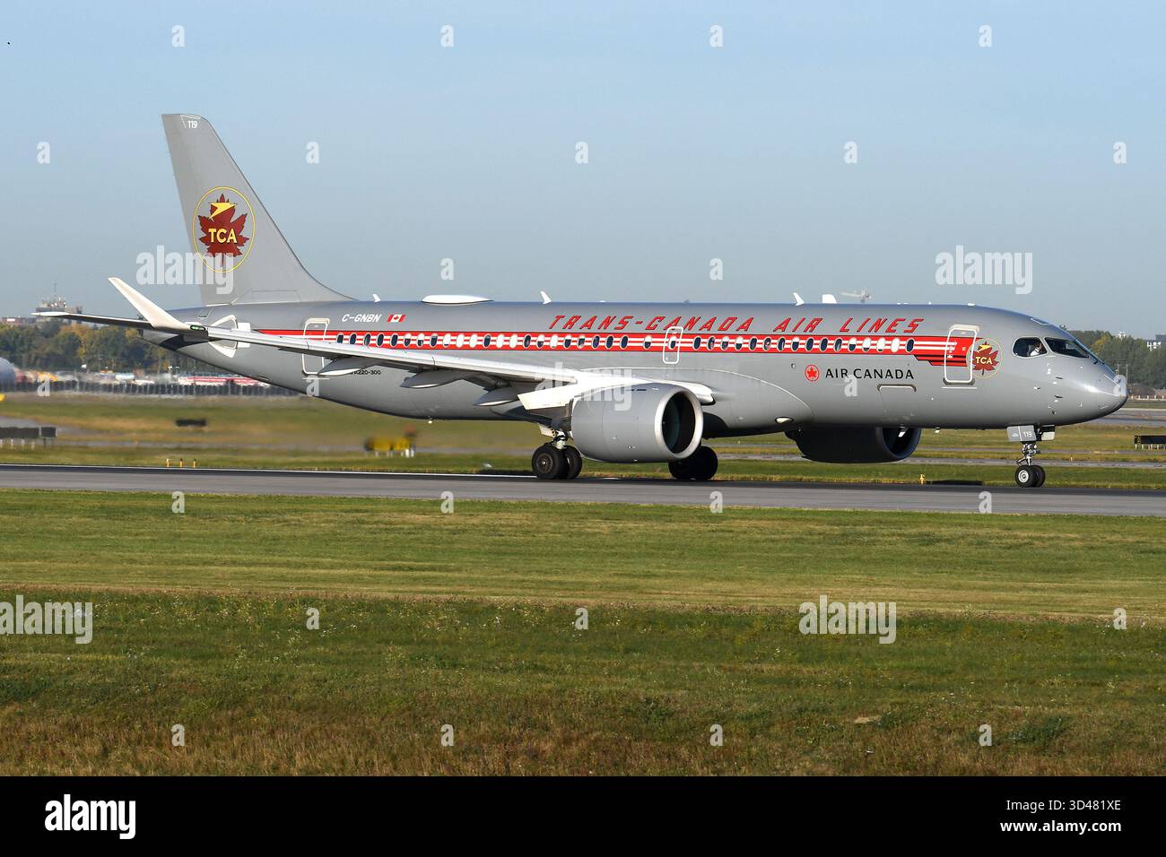 AIR CANADA AIRBUS (BOMBARDIER) A220-300 C-GNBN IN TRANS CANADA AIRLINES RETRO-LACKIERUNG Stockfoto