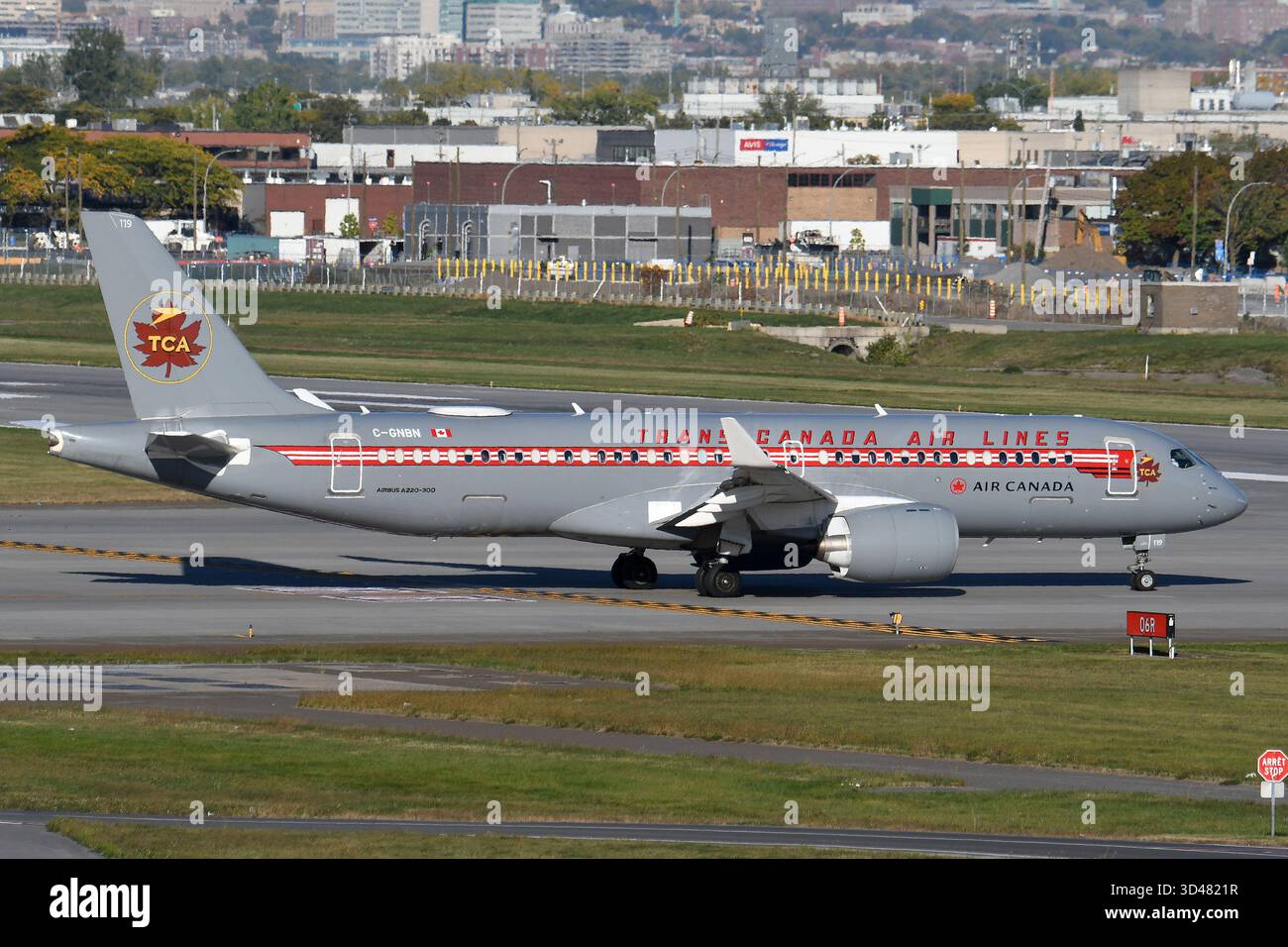 AIR CANADA AIRBUS (BOMBARDIER) A220-300 C-GNBN IN TRANS CANADA AIRLINES RETRO-LACKIERUNG Stockfoto