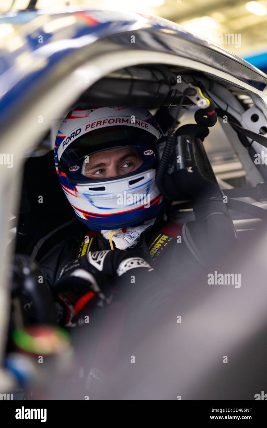 SARGEANT Logan (usa), Proton Competition, Ford Mustang LMGT3 #77, LM GT3, Porträt während des Rookie Tests der FIA World Endurance Championship 2025 2025, am 9. November 2025 auf dem Bahrain International Circuit in Sakhir, Bahrain Stockfoto