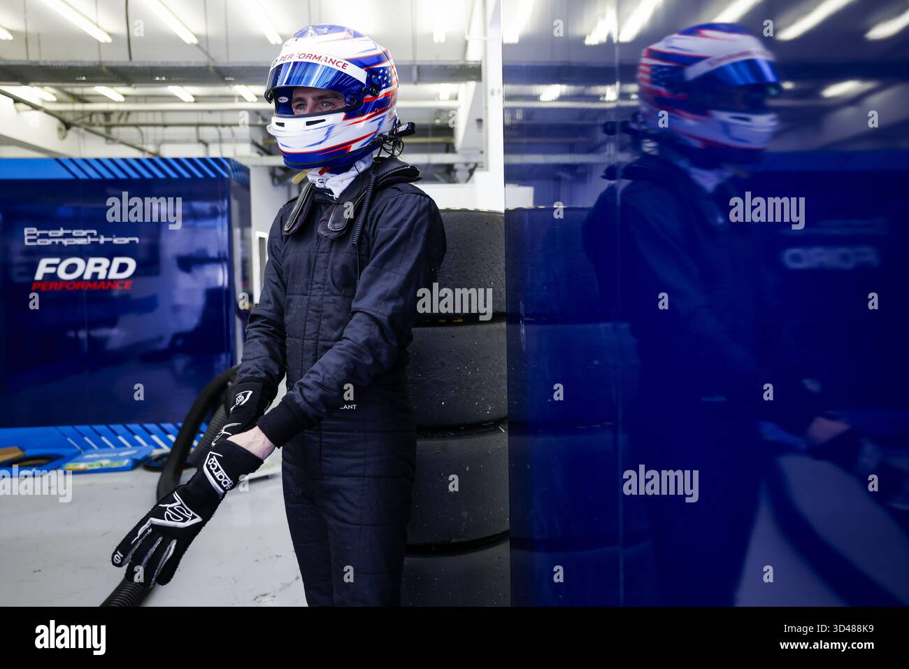 SARGEANT Logan (usa), Proton Competition, Ford Mustang LMGT3 #77, LM GT3, Aktion während des Rookie Tests der FIA World Endurance Championship 2025 2025, am 9. November 2025 auf dem Bahrain International Circuit in Sakhir, Bahrain Stockfoto