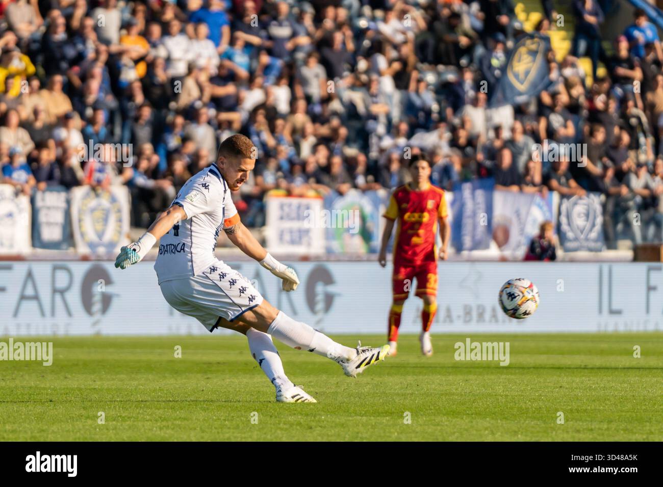 Empoli, Italien. November 2025. Andrea Fulignati (Empoli FC) während des Spiels Empoli FC gegen US Catanzaro, italienischer Fußball Serie B in Empoli, Italien, 08. November 2025 Credit: Independent Photo Agency/Alamy Live News Stockfoto