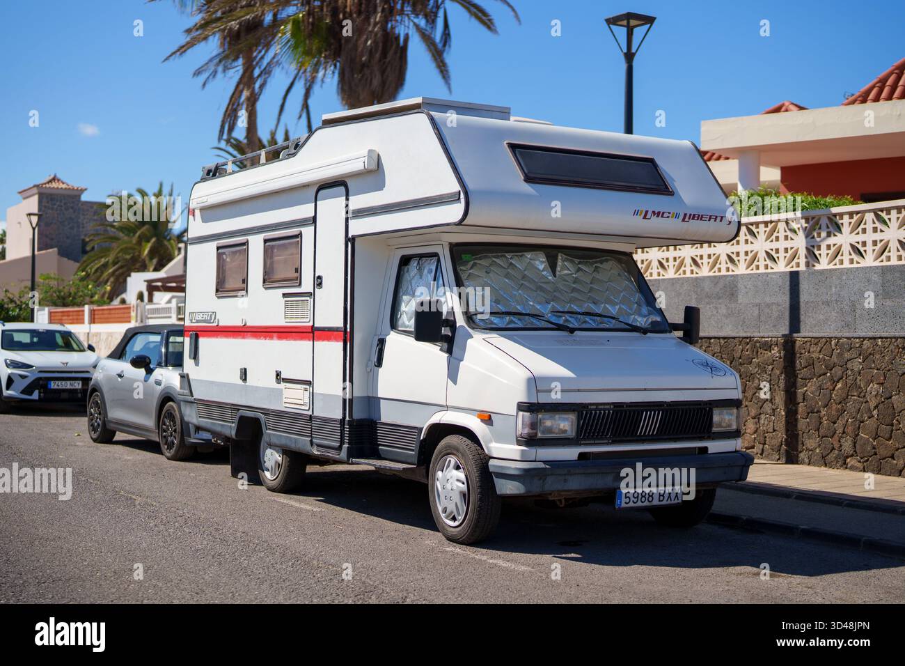 Eine alte Karosserie auf dem Fahrgestell-Wohnmobil. Stockfoto