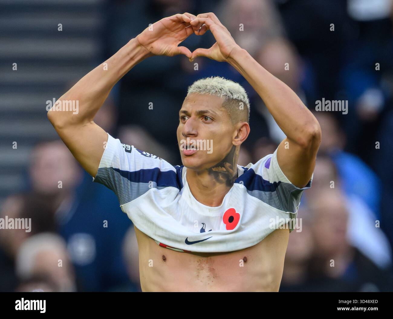 London, Großbritannien. November 2025. Tottenham Hotspur / Manchester United - Premier League - Tottenham Hotspur Stadium - London. Richarlison feiert sein Ziel. Bildnachweis: Mark Pain / Alamy Live News Stockfoto