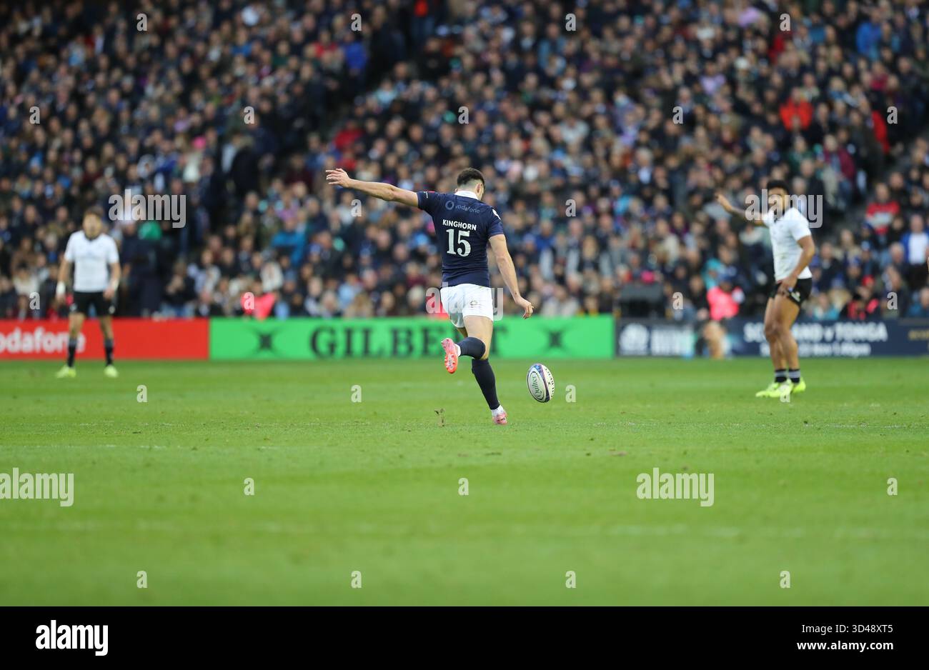 Edinburgh, Großbritannien, 8. November 2025: Blair Kinghorn mit dem Drop Kick in die neuseeländische Hälfte. Schottland gegen Neuseeland im Murrayfield Stadium, Edinburgh - Credit: Thomas Gorman/Alamy Live News Stockfoto