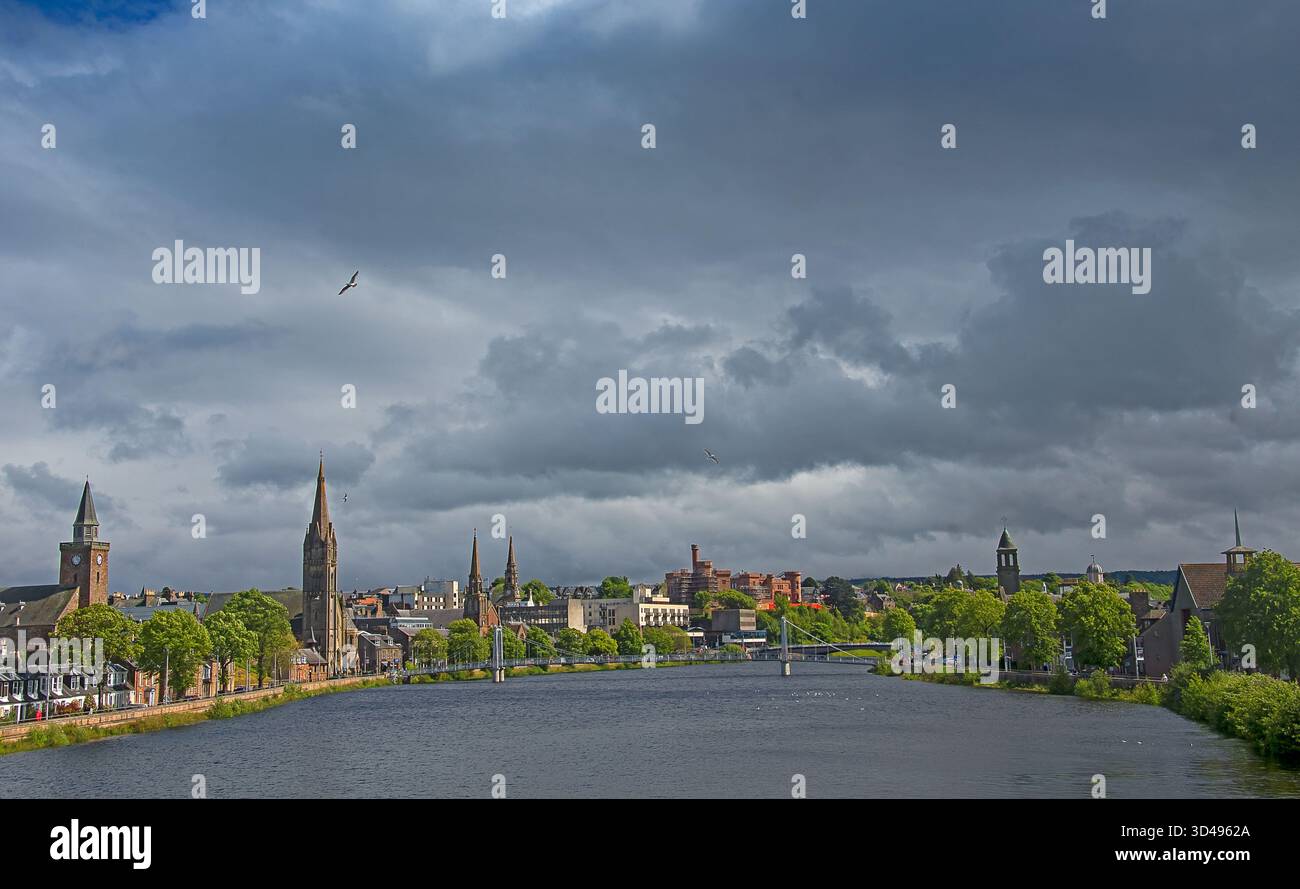 City of the Highlands: Inverness Stadtbild entlang des Flusses Ness, Schottland Stockfoto