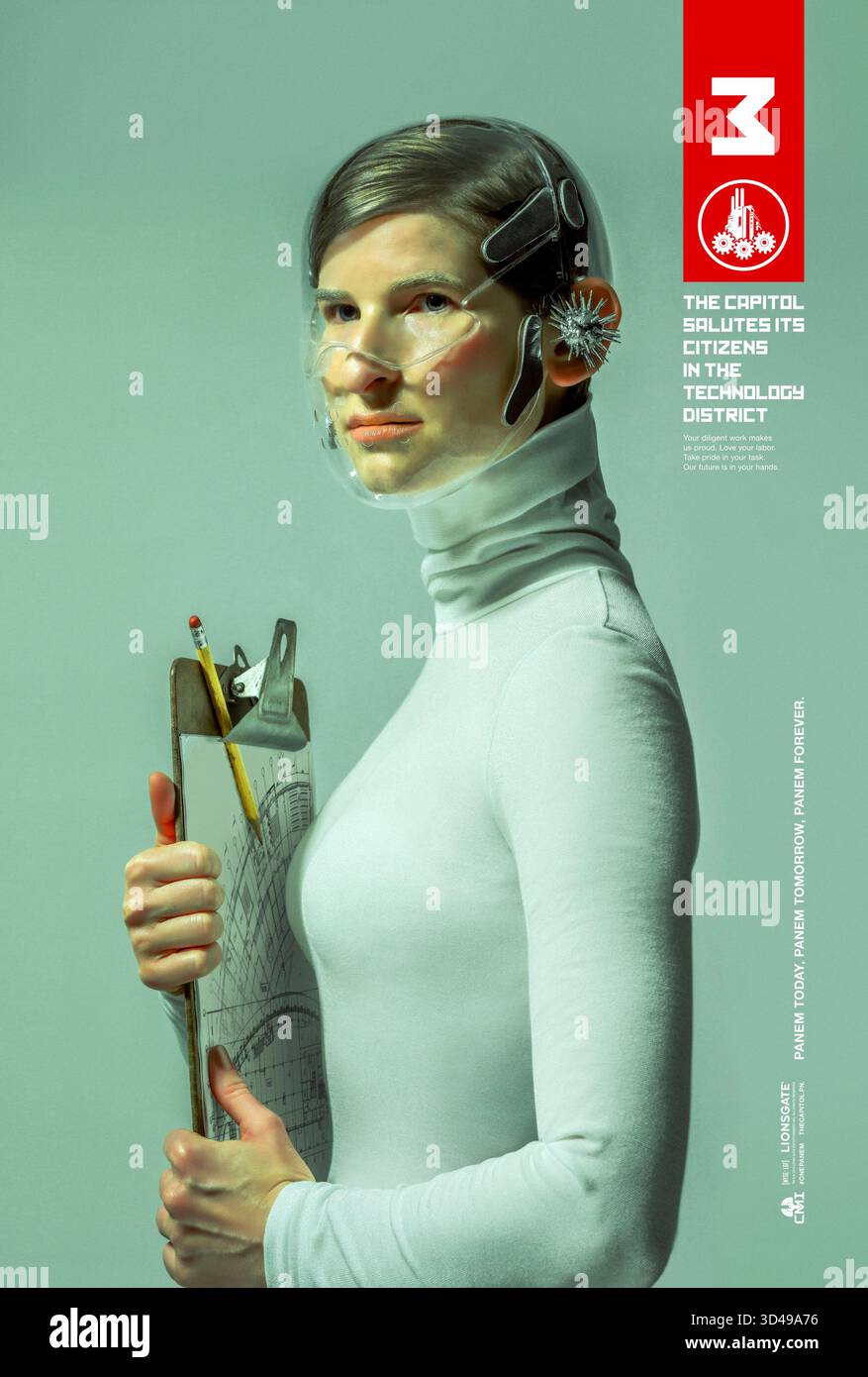 The Hunger Games: Mockingjay – Teil 1 (2014) von Francis Lawrence mit James DuMont als Fibre Bissette. Nach einem Kurzschluss und der schnellen Reparatur des Großrechners von District 3 im Alter von neun Jahren hat Fibre Bissette seine Furchtlosigkeit und seinen Einfallsreichtum unter Beweis gestellt. NUR FÜR REDAKTIONELLE ZWECKE des Propaganda-Posters des US-Bezirks Panem. Quelle: BFA/Lionsgate Stockfoto