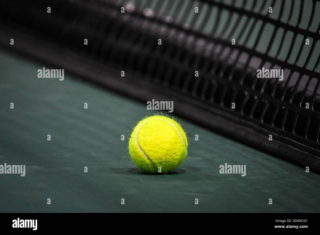 Nanterre, Frankreich. Oktober 2025. Illustration des offiziellen Balls während des Rolex Paris Masters 2025, ATP Masters 1000 Tennis Turniers am 26. Oktober 2025 in der Paris La Defense Arena in Nanterre bei Paris, Frankreich - Foto Matthieu Mirville/DPPI Credit: DPPI Media/Alamy Live News Stockfoto