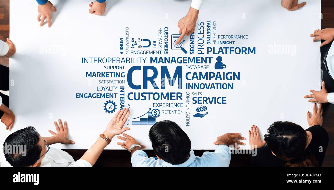 Konzentrieren Sie sich auf eine Sitzung zur gemeinsamen Geschäftsstrategie, die sich mit Konzepten für das Customer Relationship Management befasst und dabei Innovation, emotionale Mitarbeiterbindung und Stockfoto