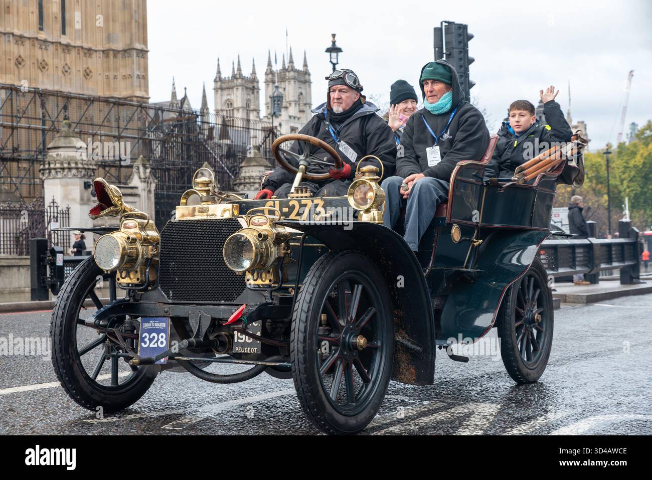 1904 Peugeot Historic Car nahm 2025 an der Rennstrecke von London nach Brighton teil, die durch Westminster, London, Großbritannien, fuhr Stockfoto