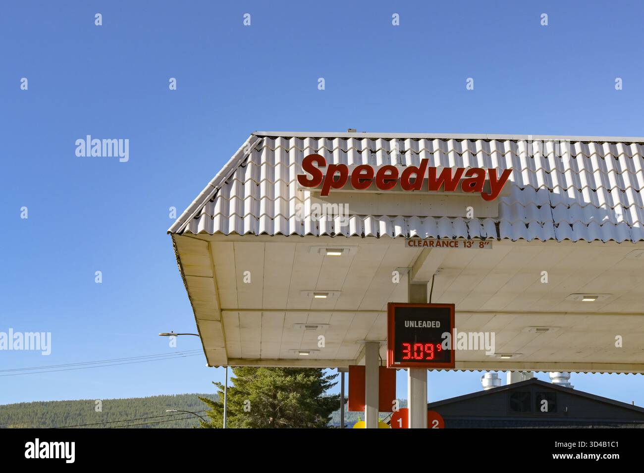 Durango, Colorado, USA - 23. Mai 2025: Bildschirm mit den Benzinkosten an einer Tankstelle, die von der Speedway-Tankstellenkette betrieben wird Stockfoto