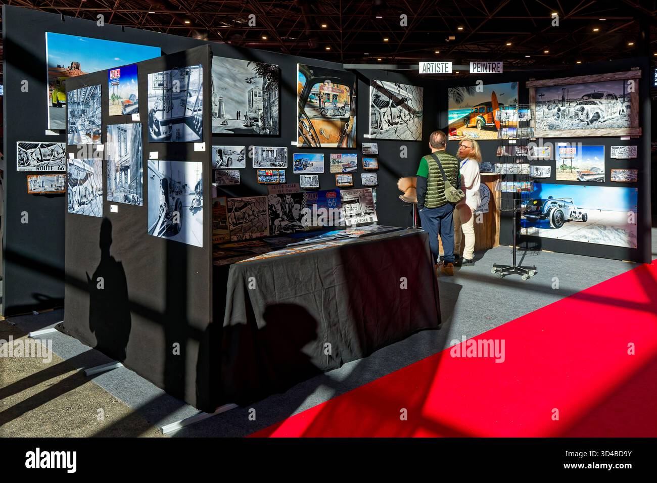 LYON, 9. November 2025 : die 46. Ausgabe der Epoqu'Auto-Ausstellung steht in den Eurexpo-Hallen und bringt eine renommierte Auswahl an alten und Luxusautos zusammen, nume Stockfoto