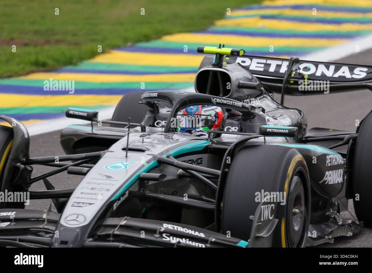 Sao Paulo, BH. 09/11/2025. Andrea Kimi Antonelli (Italien) fuhr mit dem (12) Mercedes-AMG Petronas F1 Team F1 W16 E Performance Mercedes während der Formel 1 MSC Cruises Grande Premio de Sao Paulo 2025. Quelle: Alessio Morgese / Alamy Live News Stockfoto