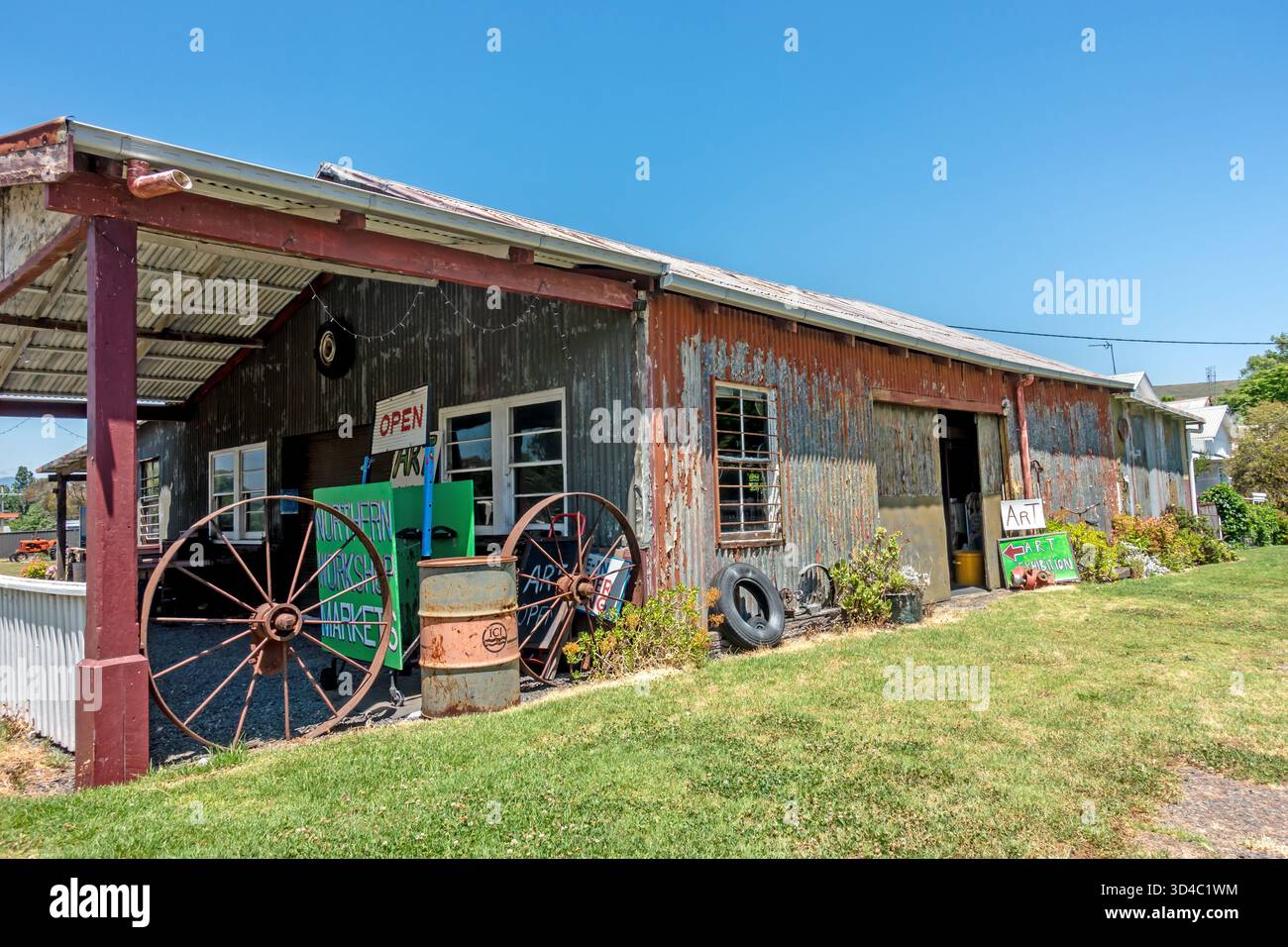 Eine alte Werkstatt, heute Künstlerstudio und Galerie in Murrurundi NSW Australien. Stockfoto