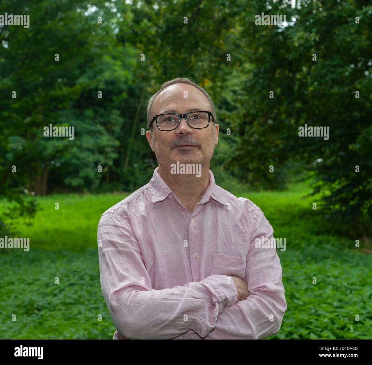 Vincennes, Frankreich, Senior Adult Man, 59 Jahre Alt, Portrait Front, (Tom Craig) Draußen, Urban Park, Sommer Stockfoto