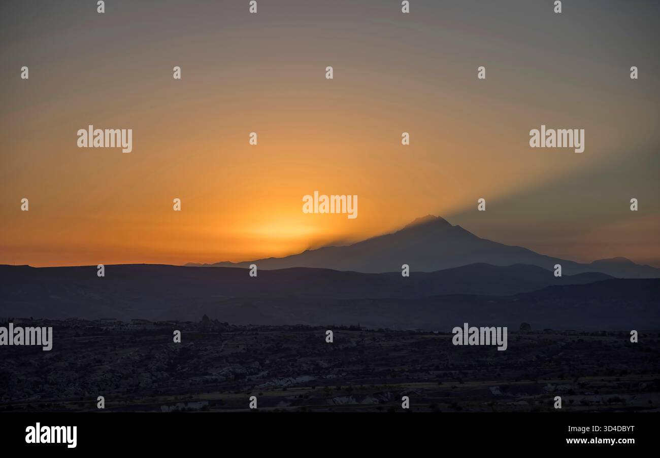 Sonnenaufgang über den Hügeln von kappadokien türkei Stockfoto