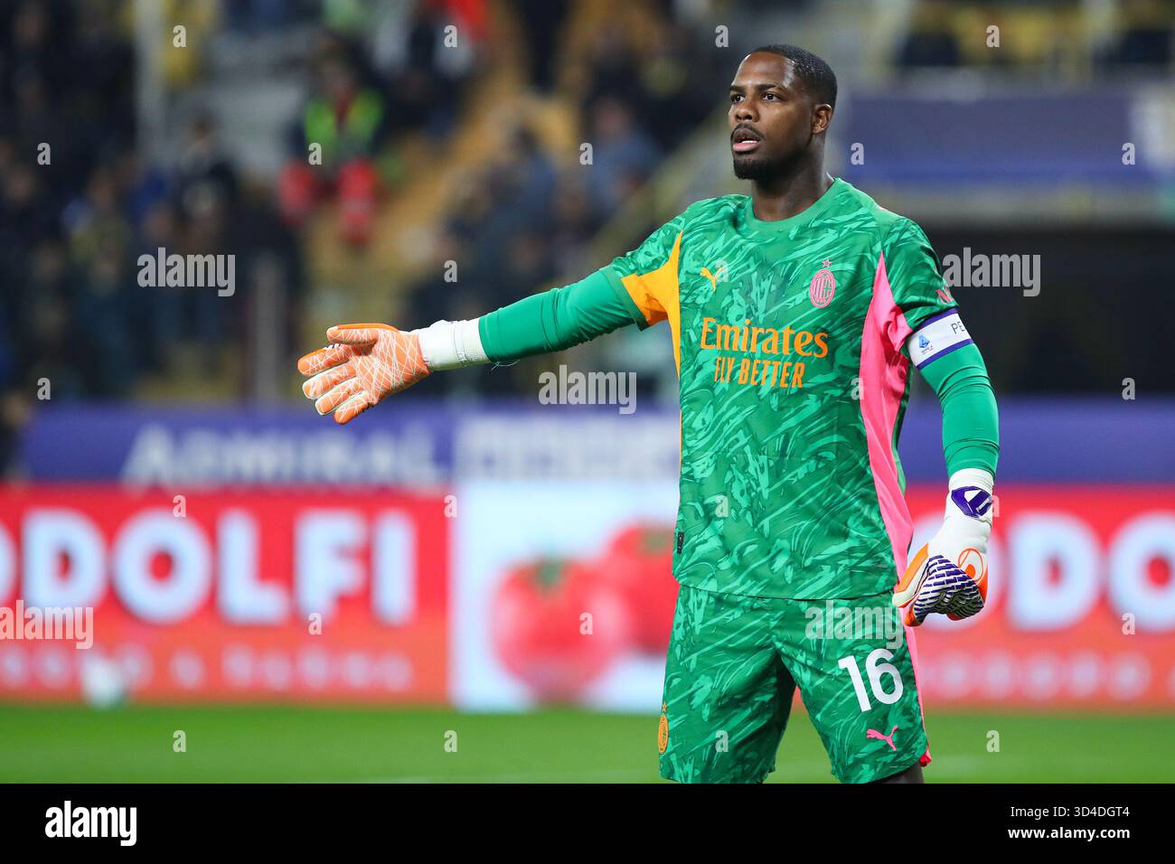 Mike Maignan vom AC Milan gestubt während der Serie A Match zwischen Parma Calcio 1913 und AC Milan im Ennio Tardini Stadion in Parma (Italien), 8. November 2025. Stockfoto