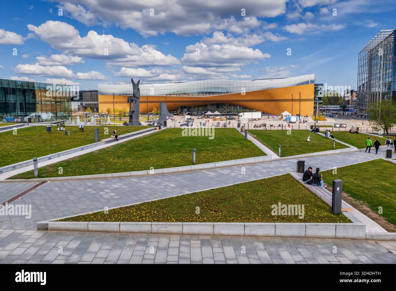 Helsinki, Finnland - 16. Mai 2025: Helsinki Central Library Oodi am Kansalaistori-Platz, Wahrzeichen der Stadt. Stockfoto