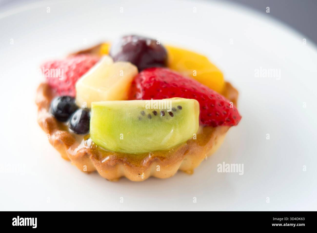 Obstgebäck ist eine französische Zubereitung und ein süßes Dessert. Stockfoto