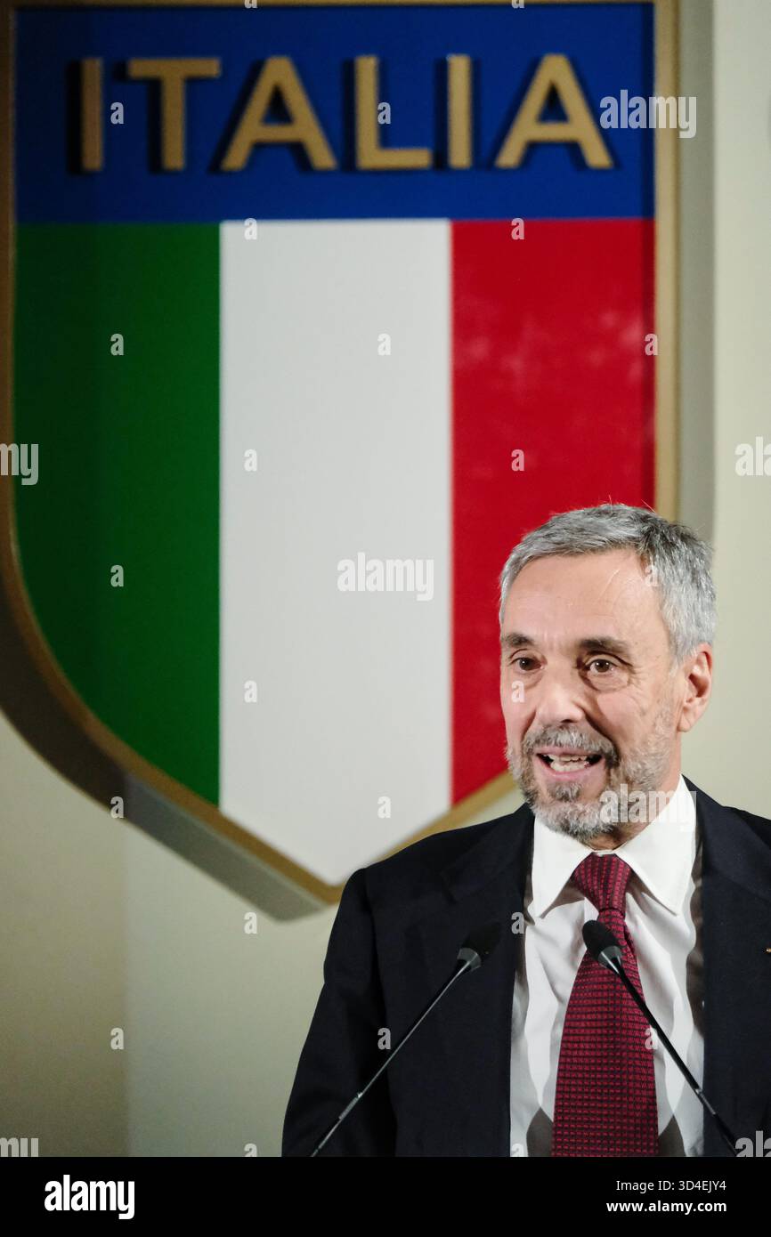 Andrea Varnier, CEO Fondazione Milano Cortina 2026, in Occasione della präsentazione ufficiale della Partnership tra il Comitato Olimpico delle Olimpiadi Invernali Milano Cortina e i Brand italiani di Stellantis: Alfa Romeo, Fiat, Lancia e Maserati. Palazzo del CONI A Roma Lunedì 10. November 2025 (Foto Mauro Scrobogna/LaPresse) Andrea Varnier, CEO der Stiftung Milano Cortina 2026, anlässlich der offiziellen Präsentation der Partnerschaft zwischen dem Olympischen Komitee der Olympischen Winterspiele Mailand-Cortina und den italienischen Stellantis-Marken alfa Romeo, Fiat, Lancia und Mase Stockfoto
