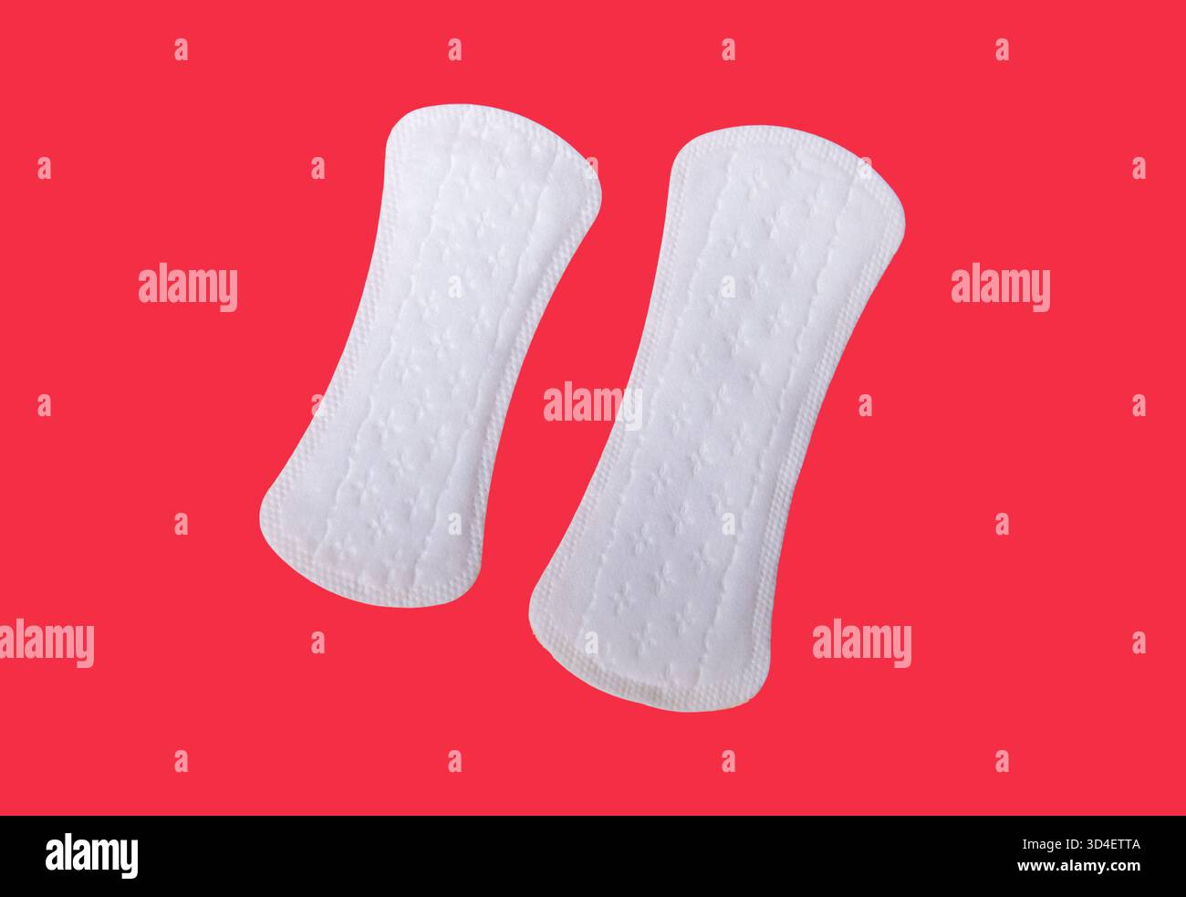 Feminine Hygienepads auf hellem Hintergrund für Gesundheit und Komfort Stockfoto