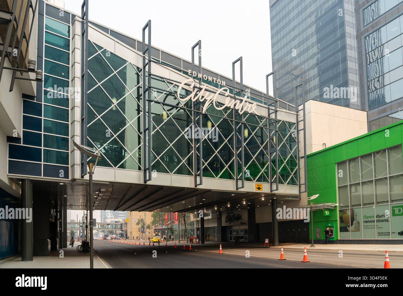 Schild am Gebäude in Edmonton, Alberta, Kanada, am 14. Juli 2023 Stockfoto