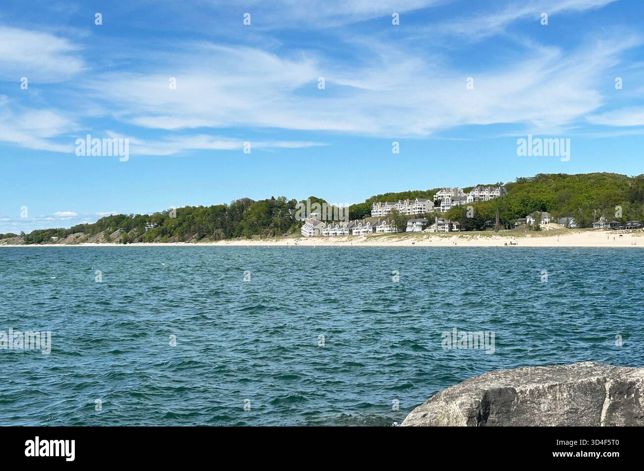 Holland State Park. Blick auf eine Spyglass Eigentumswohnung an einem Seeufer des Lake Michigan. Holland, Michigan, USA Stockfoto
