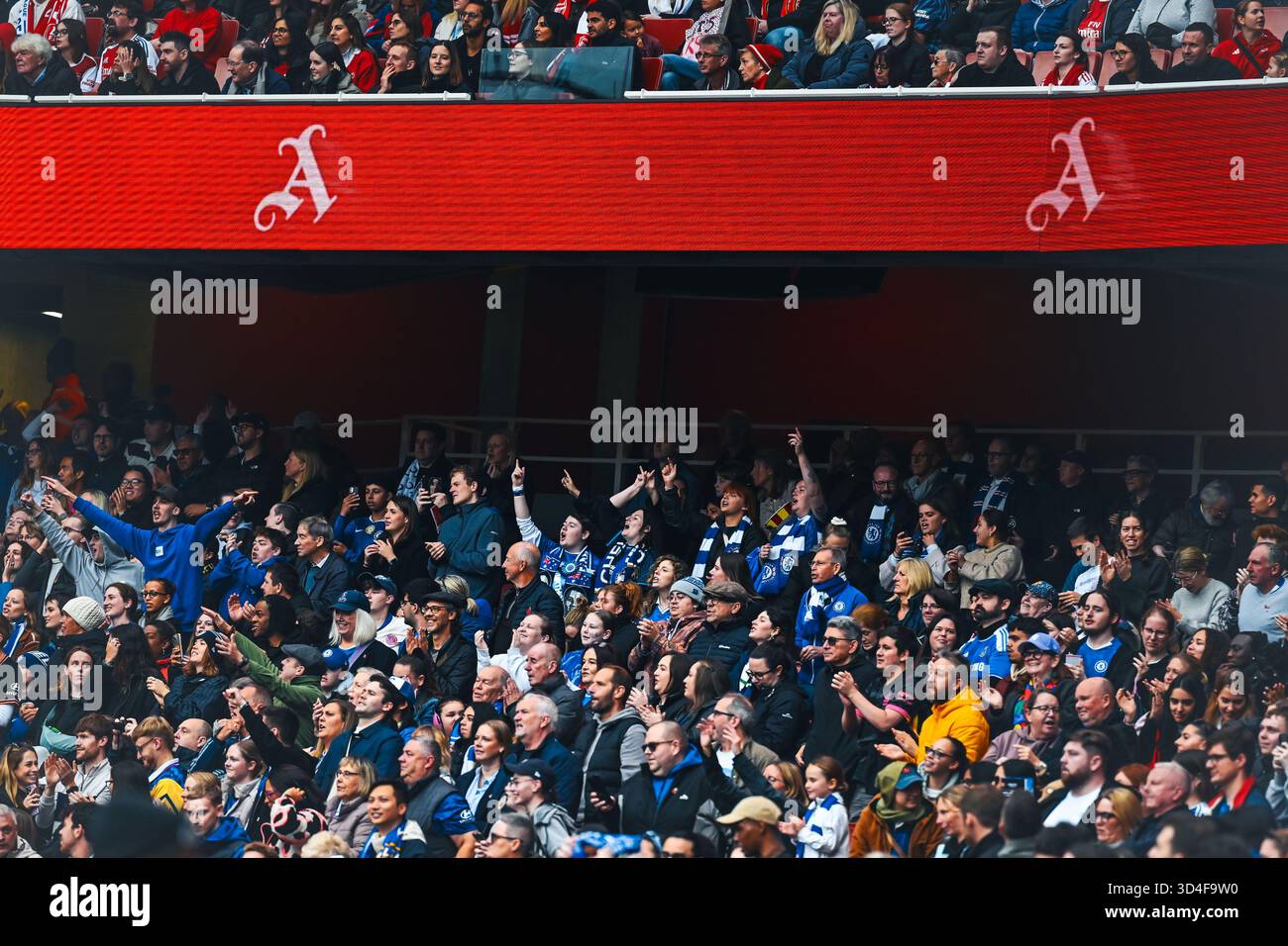 London, Großbritannien. November 2025. Chelsea-Fans beim Barclays Womens Super League Spiel zwischen Arsenal und Chelsea im Emirates Stadium am 8. November 2025 in London. Quelle: SPP Sport Pressefoto. /Alamy Live News Stockfoto