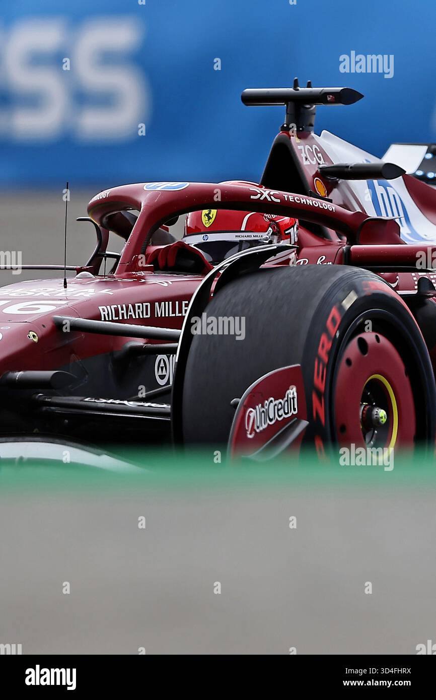 Sao Paulo, Brasilien. November 2025. Charles Leclerc (MON) Scuderia Ferrari SF-25 während des Formel 1 Grand Prix von Brasilien im Autodromo Jose Carlos Pace am 9. November 2025 in Sao Paulo, Brasilien. Foto: Heuler Andrey/DiaEsportivo/Alamy Live News Credit: DiaEsportivo/Alamy Live News Stockfoto