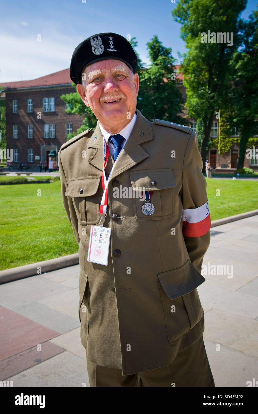 Polen. Krakau. Wawel-Komplex. Älterer polnischer Soldat Stockfoto