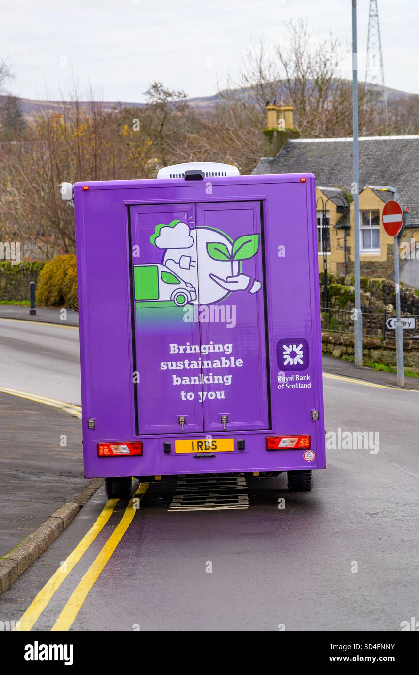 Ein elektrisch betriebener mobiler Bankwagen der Royal Bank of Scotland im Dorf West Kilbride, North Ayrshire, Schottland, Großbritannien Stockfoto