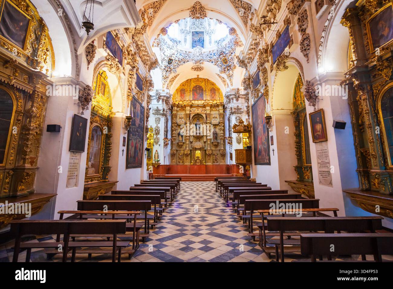 Antequera, Spanien - 22. Oktober 2021: Kirche des Heiligen Johannes Gottes oder Iglesia de San Juan de Dios im Inneren in Antequera, einer Stadt in der Provinz Malaga, Anda Stockfoto