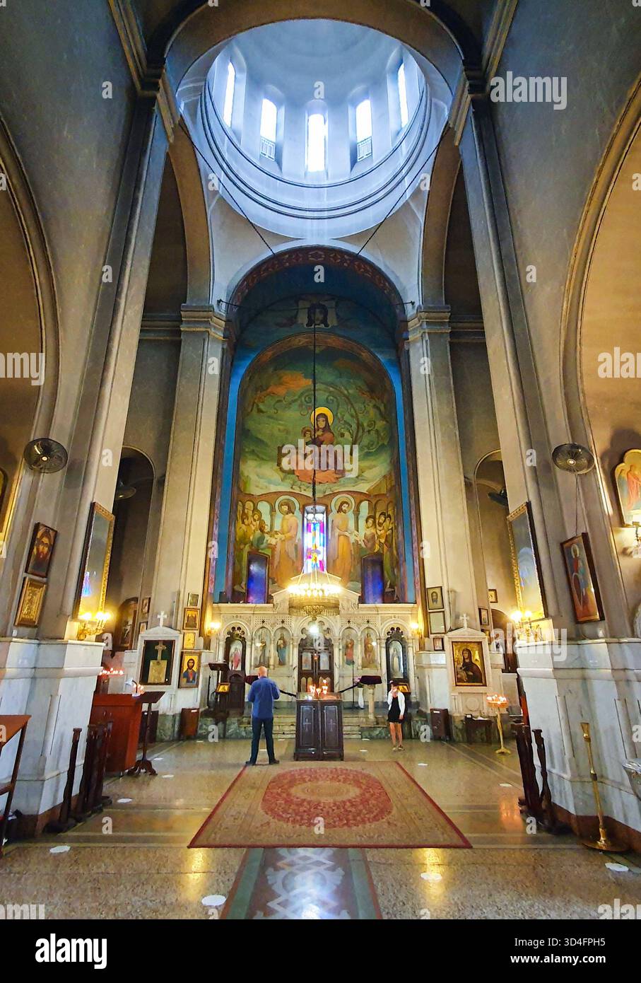 Tiflis, Georgien - 5. September 2021: Die Kaschveti-Kirche St. Georg in der Altstadt von Tiflis. Tiflis ist die Hauptstadt und die größte Stadt von Stockfoto
