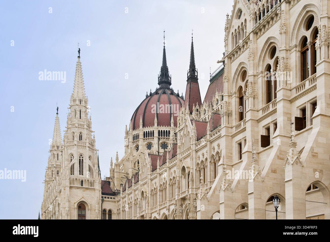 Ungarn. Budapest. Das neogotische ungarische Parlamentsgebäude. Entworfen von Imre Steindl Stockfoto