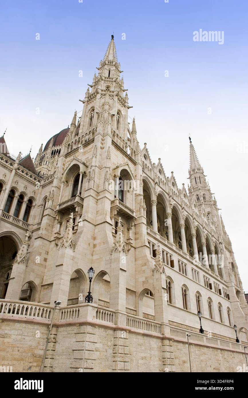 Ungarn. Budapest. Das neogotische ungarische Parlamentsgebäude. Entworfen von Imre Steindl Stockfoto