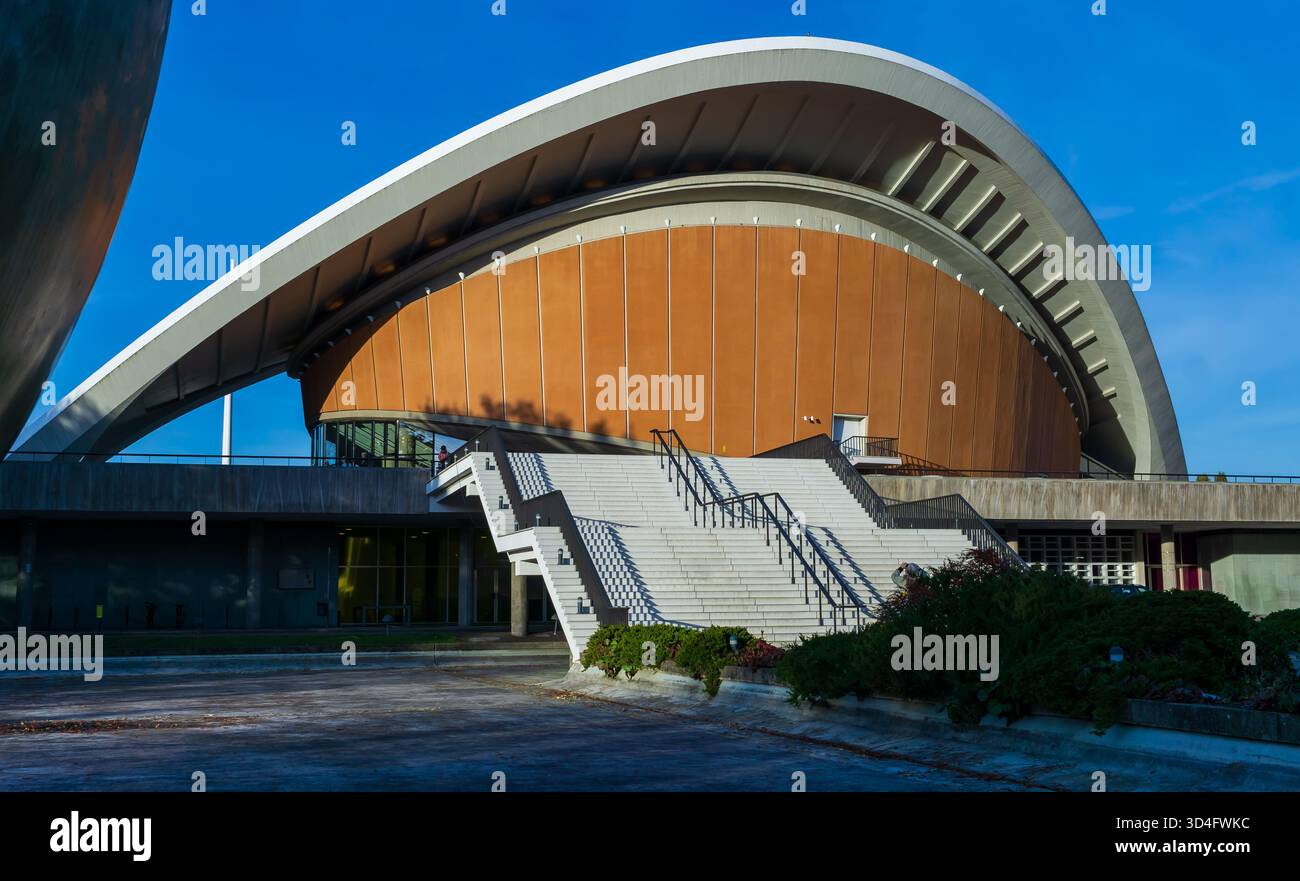 Das Haus der Kulturen der Welt im Berliner Stadtteil Tiergarten. Stockfoto