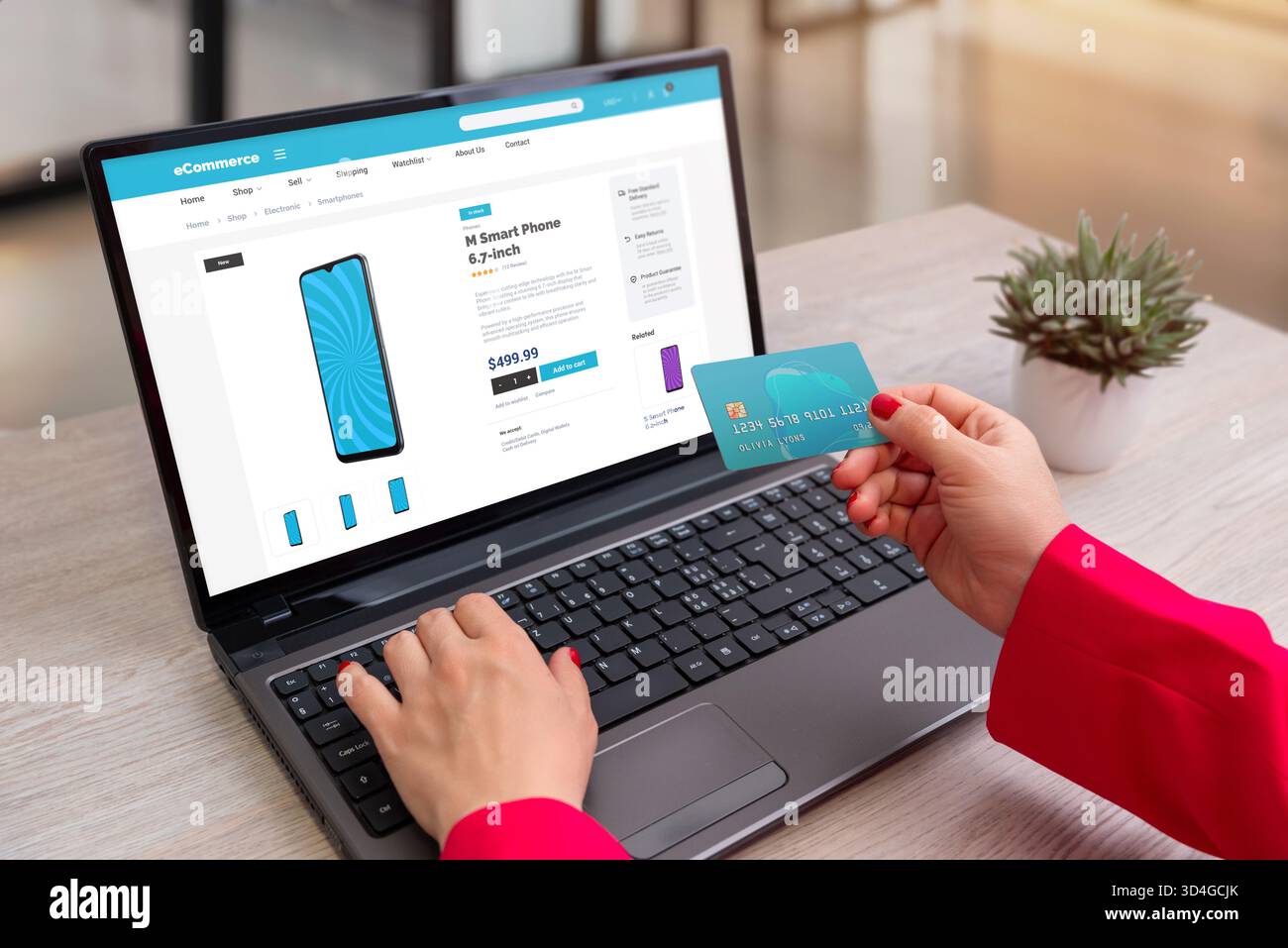 Frau beim Online-Shopping für Smartphone mit Kreditkarte auf Laptop, sicherer Internetzahlung und digitalem E-Commerce-Technologiekonzept Stockfoto