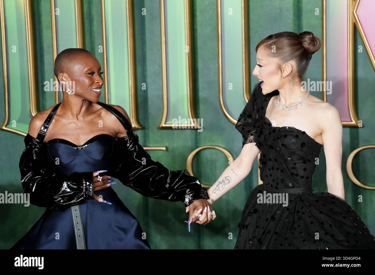 Cynthia Erivo (links) und Ariana Grande kommen zur europäischen Premiere von Wicked: For Good am Cineworld Leicester Square in London. Bilddatum: Montag, 10. November 2025. Stockfoto