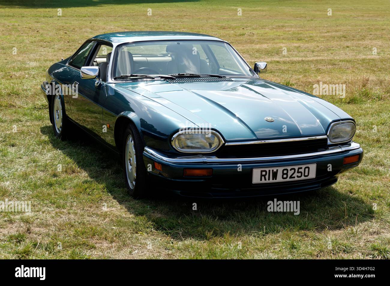 Stockton, Wiltshire, Großbritannien – 10. August 2025: Ein 1995er Jaguar XJS 4,0 Liter Coupe Luxury Grand Tourer beim Stockton Village Auto Retro Festival 2025 Stockfoto