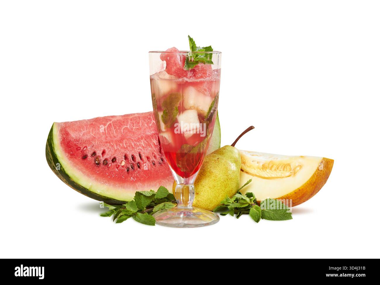 Fruchtcocktail mit einem Stück Obst auf weißem Hintergrund Stockfoto
