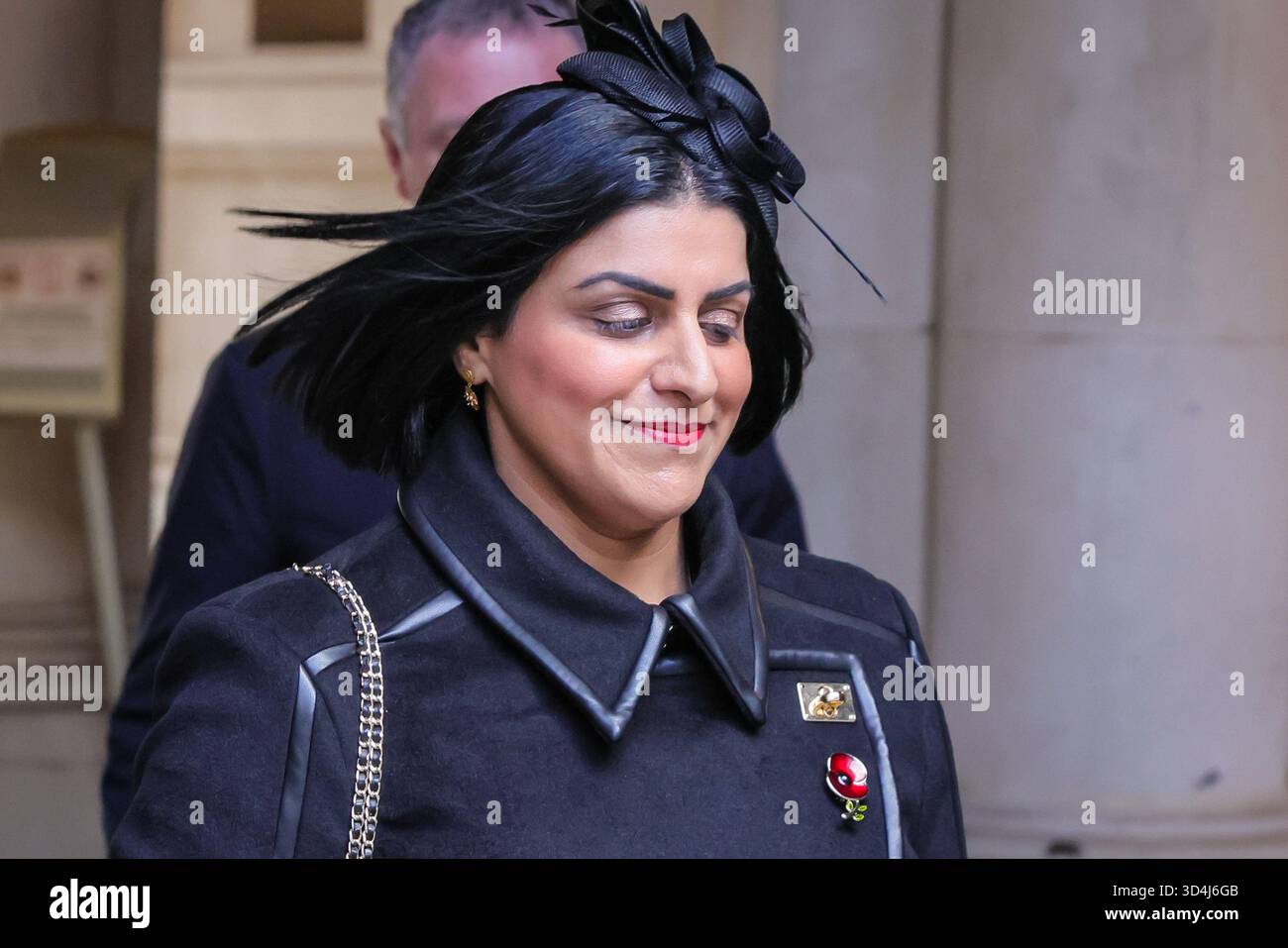 London, Großbritannien. November 2025. Shabana Mahmood, Innenministerin, sah einen Spaziergang durch die Downing Street auf dem Weg zur und von der Gedenkfeier am Sonntag in Whitehall in Westminster. Stockfoto