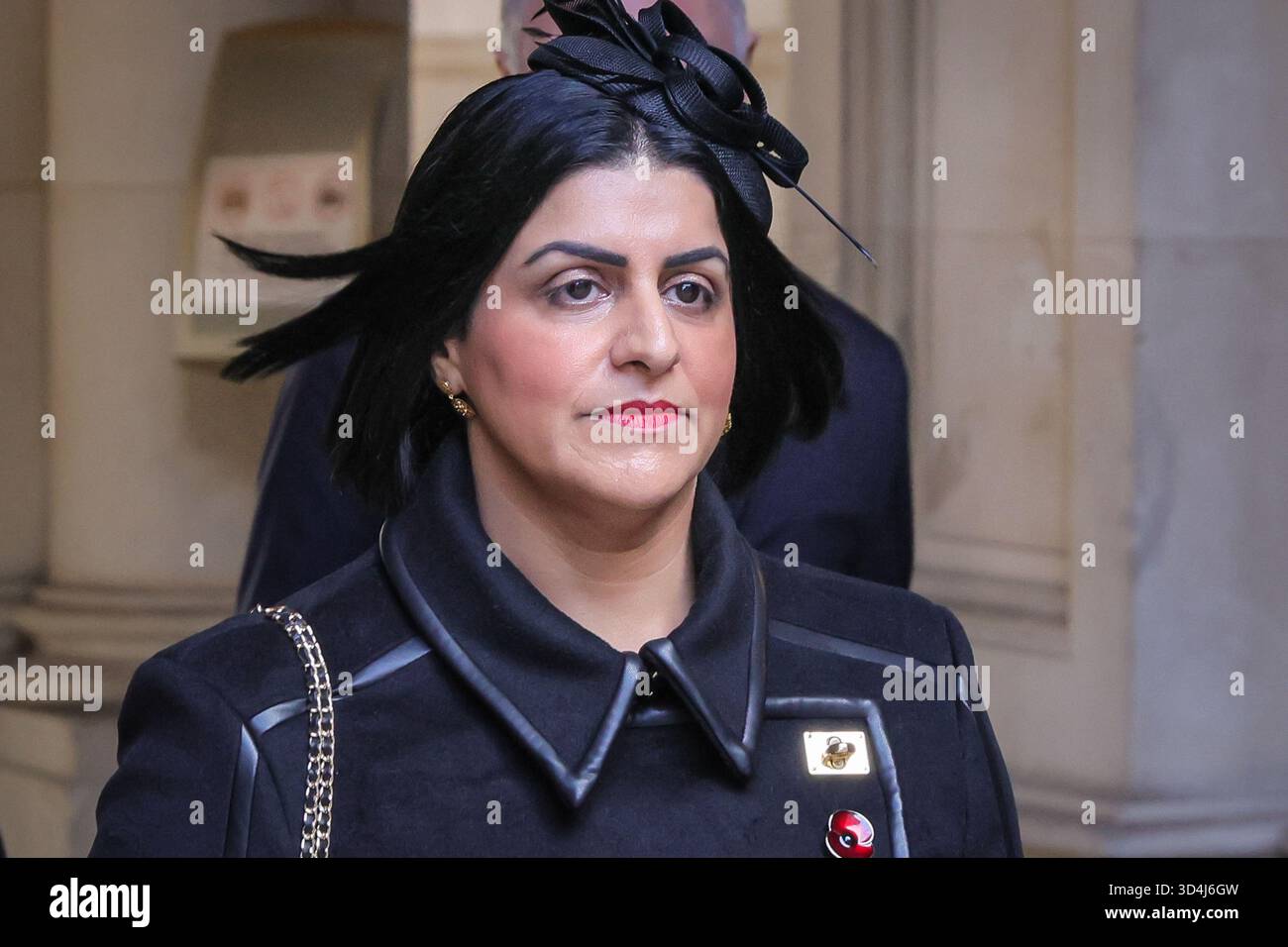 London, Großbritannien. November 2025. Shabana Mahmood, Innenministerin, sah einen Spaziergang durch die Downing Street auf dem Weg zur und von der Gedenkfeier am Sonntag in Whitehall in Westminster. Stockfoto