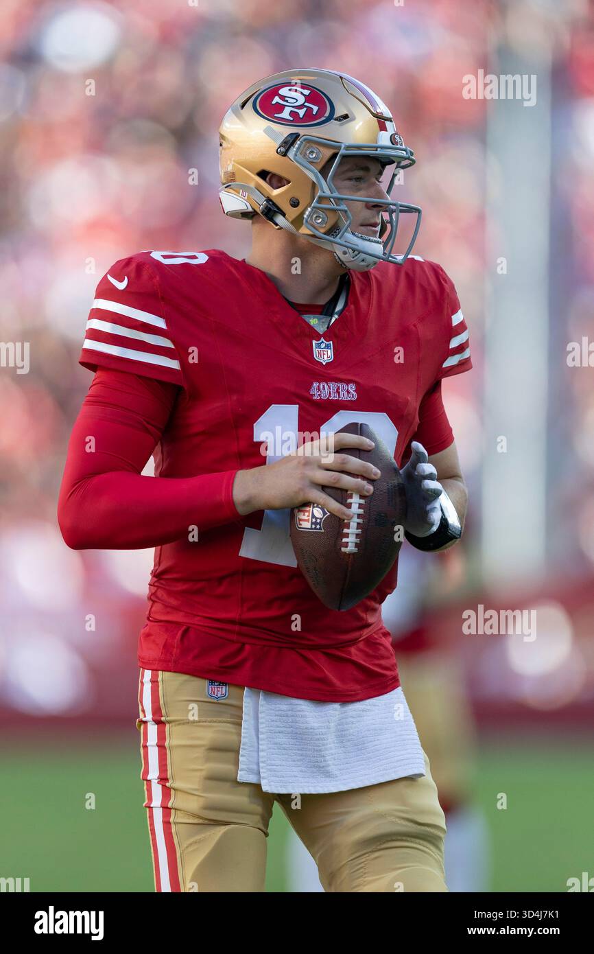 November 2025; Santa Clara, Kalifornien, USA; San Francisco 49ers Quarterback Mac Jones (10) im zweiten Quartal gegen die Los Angeles Rams im Levi’s Stadium. Obligatorische Gutschrift: Stan Szeto - Image of Sport Stockfoto