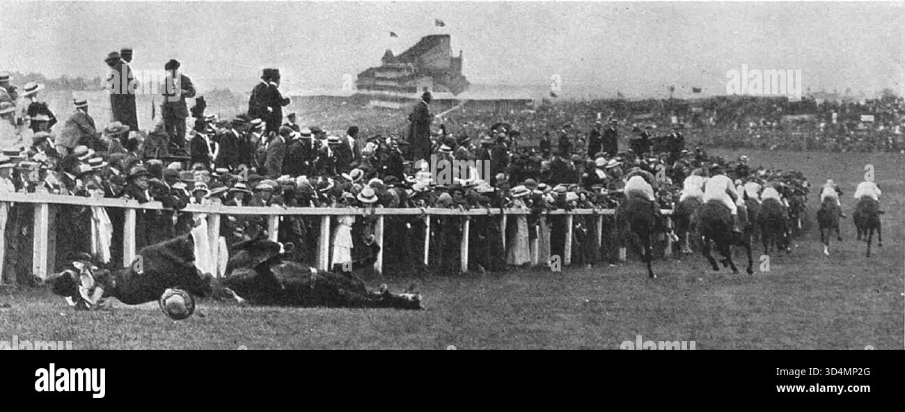 Die englische Suffragette Emily Davison, nachdem sie am 4. Juni 1913 beim Epsom Derby von einem Pferd getroffen wurde Stockfoto