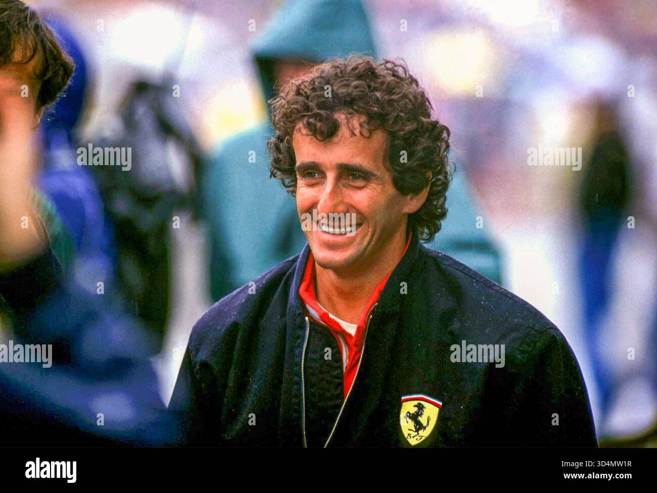 Alain Prost beim Großen Preis der USA 1990. Phoenix USA. Der Grand Prix der Vereinigten Staaten 1990 – offiziell der Eisberg-Grand Prix der Vereinigten Staaten – fand am Sonntag, den 11. März 1990, auf dem Phoenix Street Circuit in Arizona statt. Es diente als Eröffnungsrunde der F1-Saison 1990 Alain Marie Pascal Prost, französischer Rennfahrer und viermaliger Formel-1-Fahrer-Champion. Einer der größten F1-Fahrer Alain Prost, bekannt als „der Professor“ für seinen berechneten Rennstil, ist eine legendäre Figur in der Formel 1. Er wurde am 24. Februar 1955 in Frankreich geboren. Prost gewann den Formel-1-Weltmeister Stockfoto