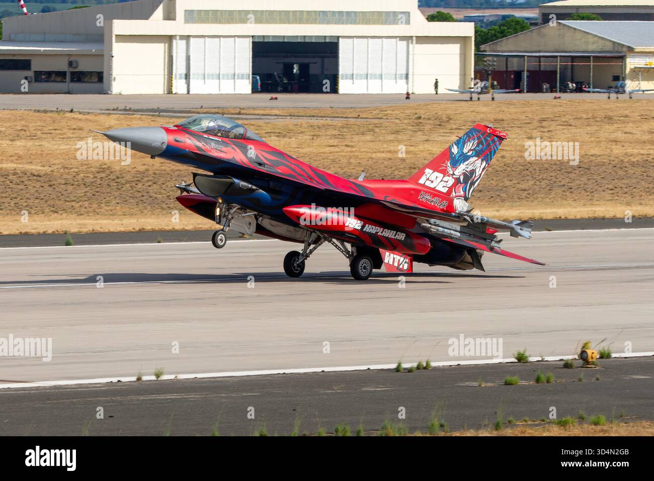 Avión de Combat F-16C de la Fuerza Aérea Turca del 192.Escuadrón con decoración special Tigre durante las maniobras de la OTAN Tiger Meet. Stockfoto
