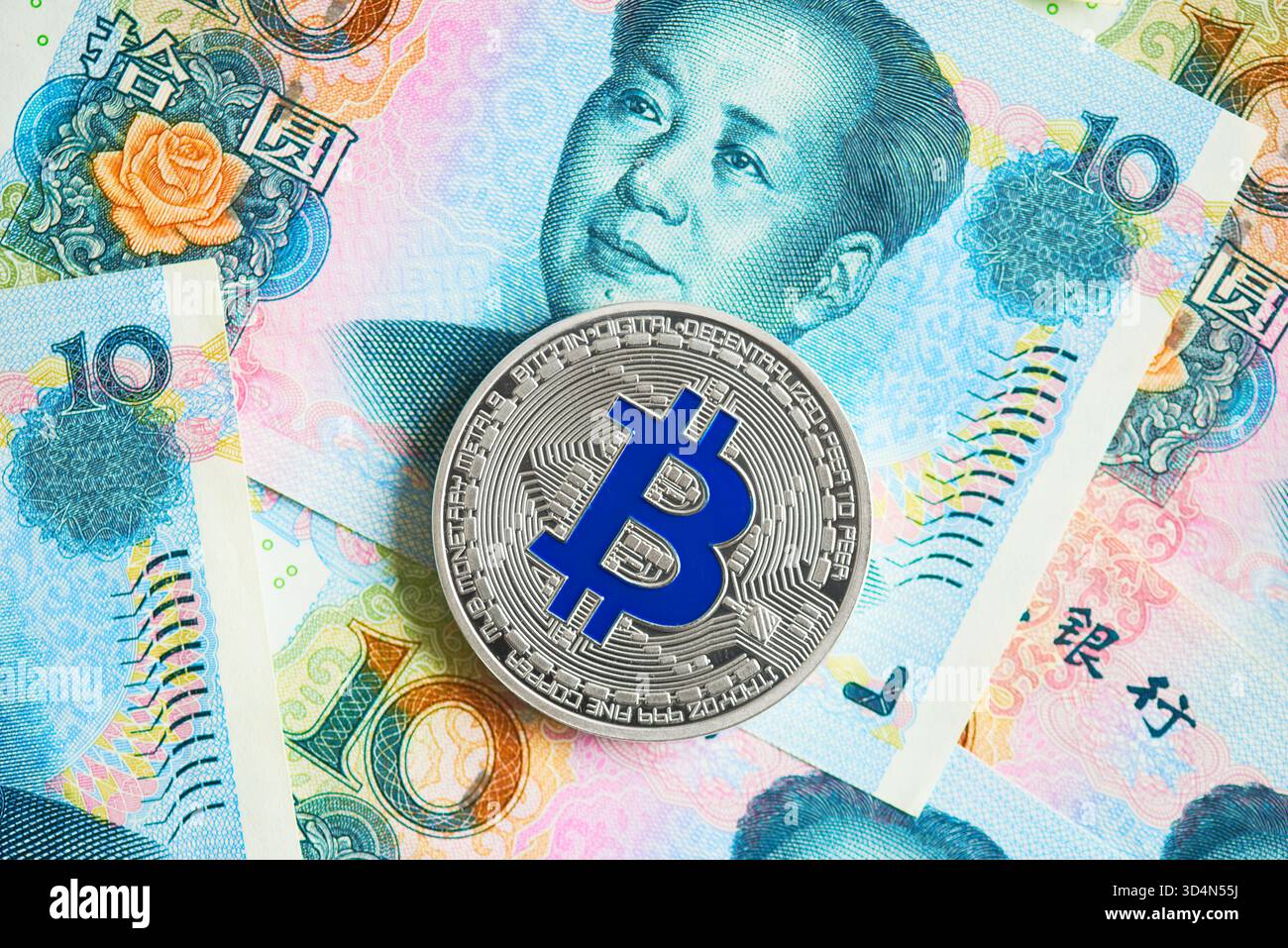 Bitcoin auf Banknote Stockfoto